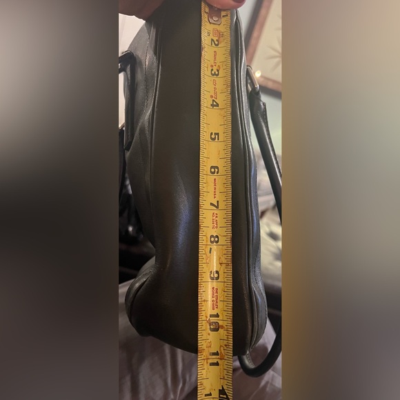 Coach-black leather bag. - Picture 6 of 8